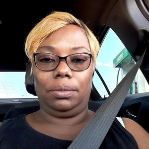 Meet your Posher, Deloise